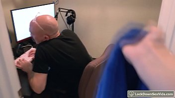 A Teen In Self Quarantine Fucked By Bf