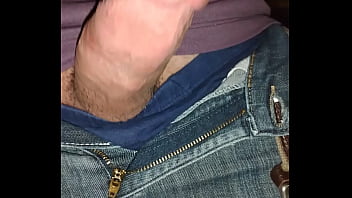 Safado Gostoso Com Tesão Na Mala Batendo Uma Punha Até Gozar Gostoso No Final.