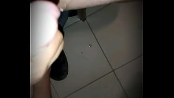 Petite Giclée Pour Les Petites Salopes