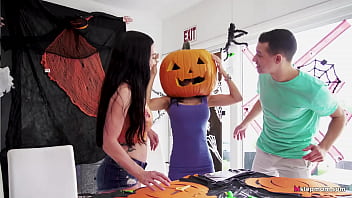 Stepmom' Head Stucked In Halloween Pumpkin, Stepson Helps With His Big Dick! - Tia Cyrus, Johnny