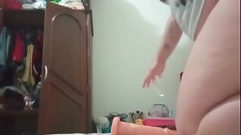 Gorda Gostosa Sentando No Consolo Com Plug No Rabo