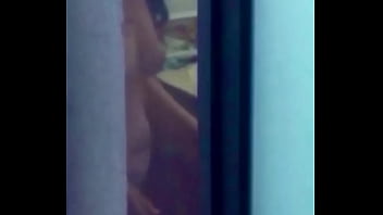 Espiando A Señora Desvistiéndose