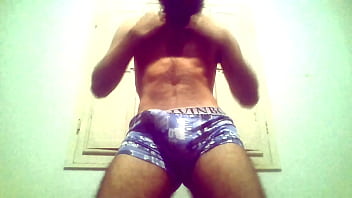 Tirando A Roupa Bem Gostoso Até Ficar Pelado