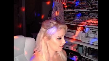 Pregnant Beautiful Wife Elsa - Threesome