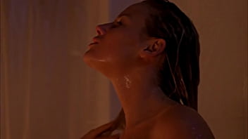Tania Saulnier: Sexy Shower Girl (shower Scene) - Smallville (english _ Spanish)