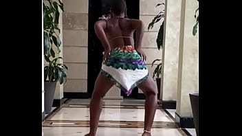 Negra Gostosa Dançando Sensualmente