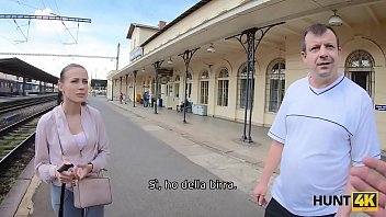 Hunt4k. Il Cacciatore Fortunato Scopa Una Giovane Donna Meravigliosa Per Un Sacco Di Soldi