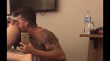 Guto Abravanel E Hospede