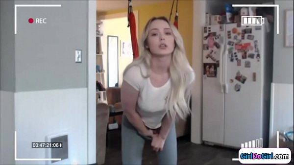 Teen Gives Masturbation Show On Nannycam