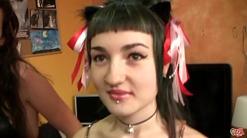 Tres Teens Tragando Leche