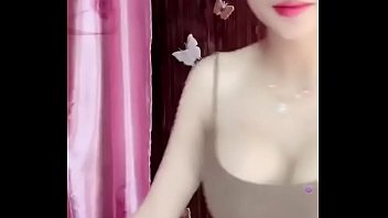 Girl Show On Webcam 01