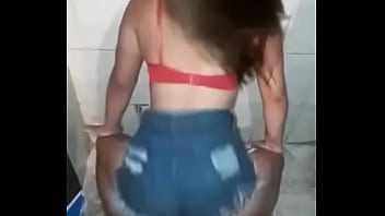 Gostosa De Sutiã Dançando Funk Part 2
