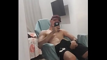 Safado Do Twitter Mostrando A Rola Pela Bermuda De Futebol