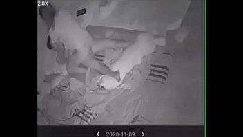 Quay lén phòng ngủ