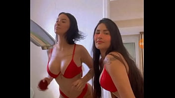 Bianca E Flay Dançando De Biquini