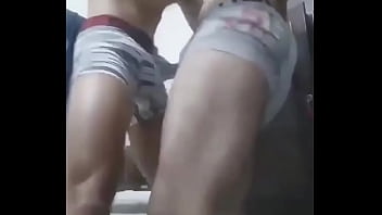 Broderagem Com O Amigo Depois Da Escola