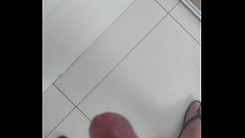 Batendo Uma Punheta - public, sexo, soloboy - Video 2431339