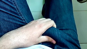 Dando Aquela Patolada Por Cima Da Calça