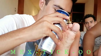 Lamiendo Pies De Heteros