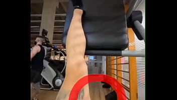 Thomaz Costa Com Volume Marcado No Short