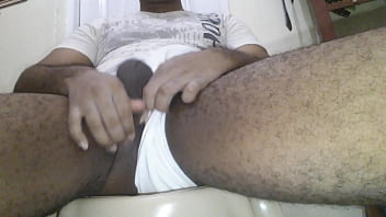 Sacando El Miembro Después De Un Día Arduo De Trabajo