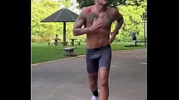 Fernando Bbb Correndo De Mala Pronta