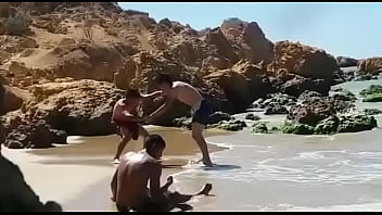 Venezolanos Calientes En La Playa