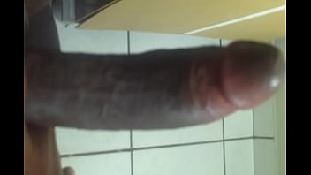 Tocando Uma Punheta No Trabalho, Com Leitada No Final.