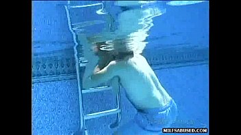 Stunning Milf Getting Her Pussy Licked In The Pool
