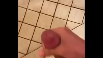 Una Buena Sacada De Leche Chico De 18 Con Verga Grande