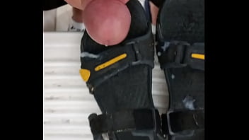 Safado Gozando Na Papete Nike