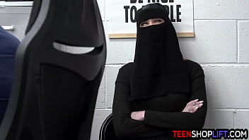 Muslim Teen Delilah Day Stole Lingerie But Got Busted By A Mall Cop