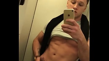 Victor Ferraz Exibindo A Piroca Grossa