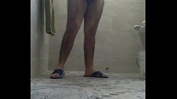 Me Baño Para Ir A Coger Con Mi Primo