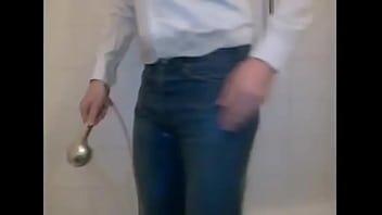 Jeans Shower In Tight Levis 501