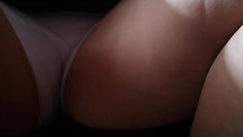 Upskirt Debajo De La Mesa