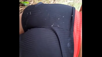 Gozada Na Bunda Da Pequena Do Lado Da Rodovia Em Pleno Dia