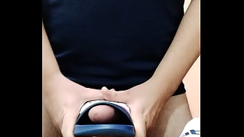 Safado Masturbando Com O Chinelo Rider