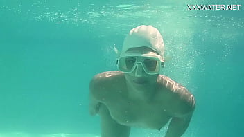 Lidia Skukoha Masturbates In The Swimming Pool