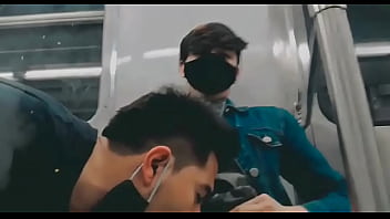 Chico Tímido Acepta Grabarse Conmigo Mientras Lo Pajeo Y Se La Chupo En El Metro