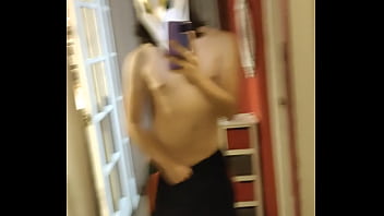 Diablillo Jugando De Noche Con Su Ropa