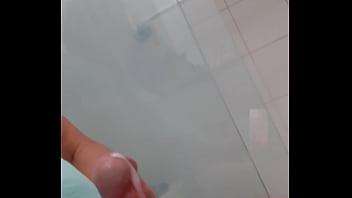 Punheta Com Leite Quente Escorrendo Tesão.