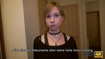 Debt4k. Teen Schuldner Zahlt Für Schulden Mit Zartem Mund Und Vagina