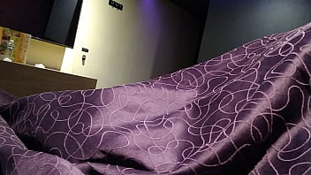 Se Porta Traviesa Bajo La Manta