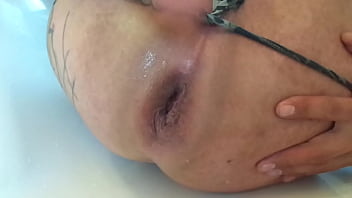 Schlampe In Der Badewanne