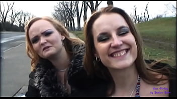 Due Amiche Aspettano L_autobus E Una Delle Due Accetta Dei Soldi Per Scopare Nel Bosco