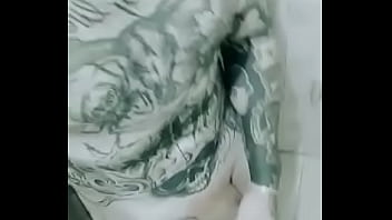 Tatuado No Banho Part2