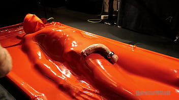 Boundlads - Senstitive Slave In Vacbed