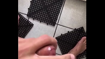 Novinho Gozando Gostoso - Gay-gozada-18yo-punheta-gozando-gostoso-novinho