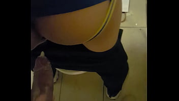 Lại được đụ trong vincom. Sướng cặc quá!